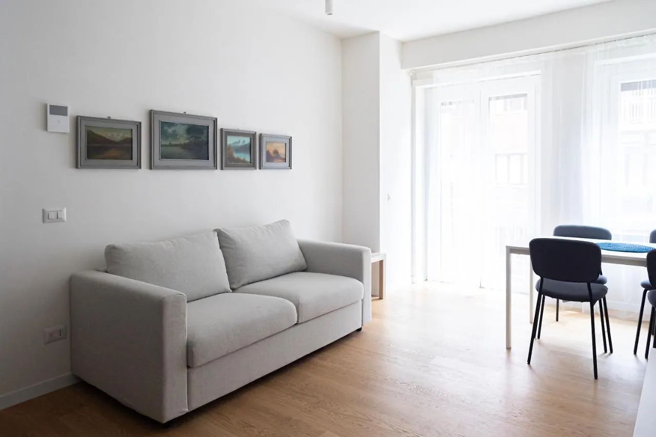 Moderno Bilocale In Corso Buenos Aires contacts